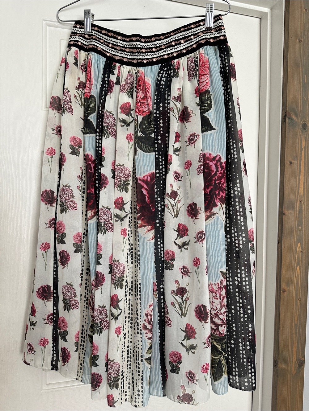 Floral Pleated Midi Skirt in White and Pink